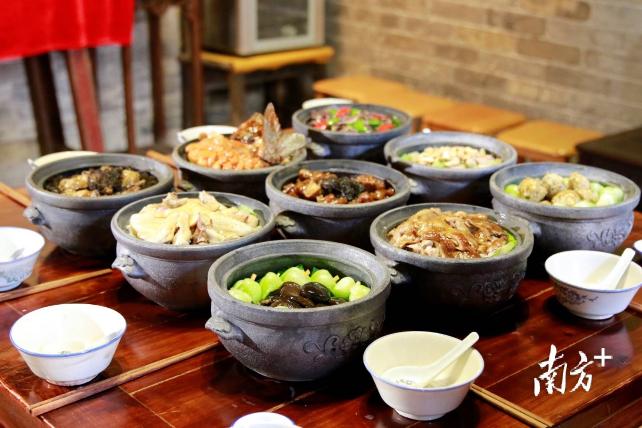 南社九大簋盛行于广东省东莞市茶山镇南社村.