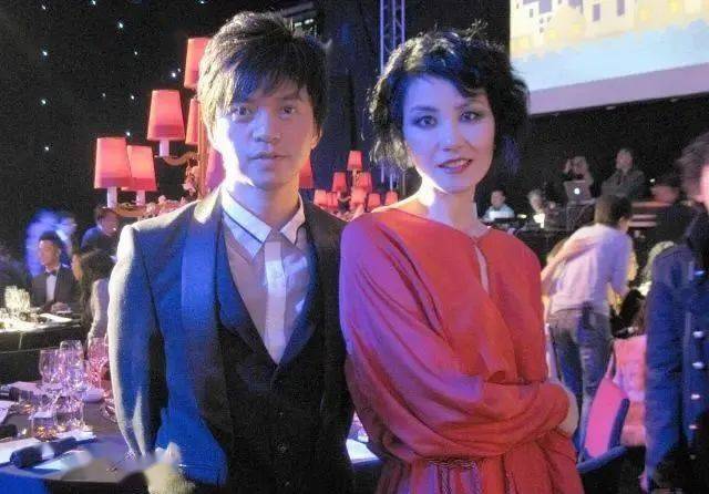 李健妻子近照罕见曝光不生孩子不买房他却说我一生都在度蜜月