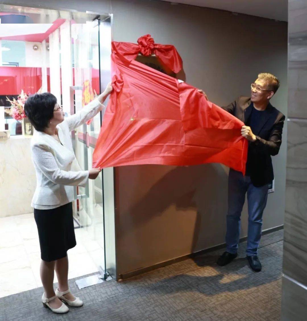 促就业访企拓岗在行动副校长李迎迎带队走访聚知优国际教育集团签署