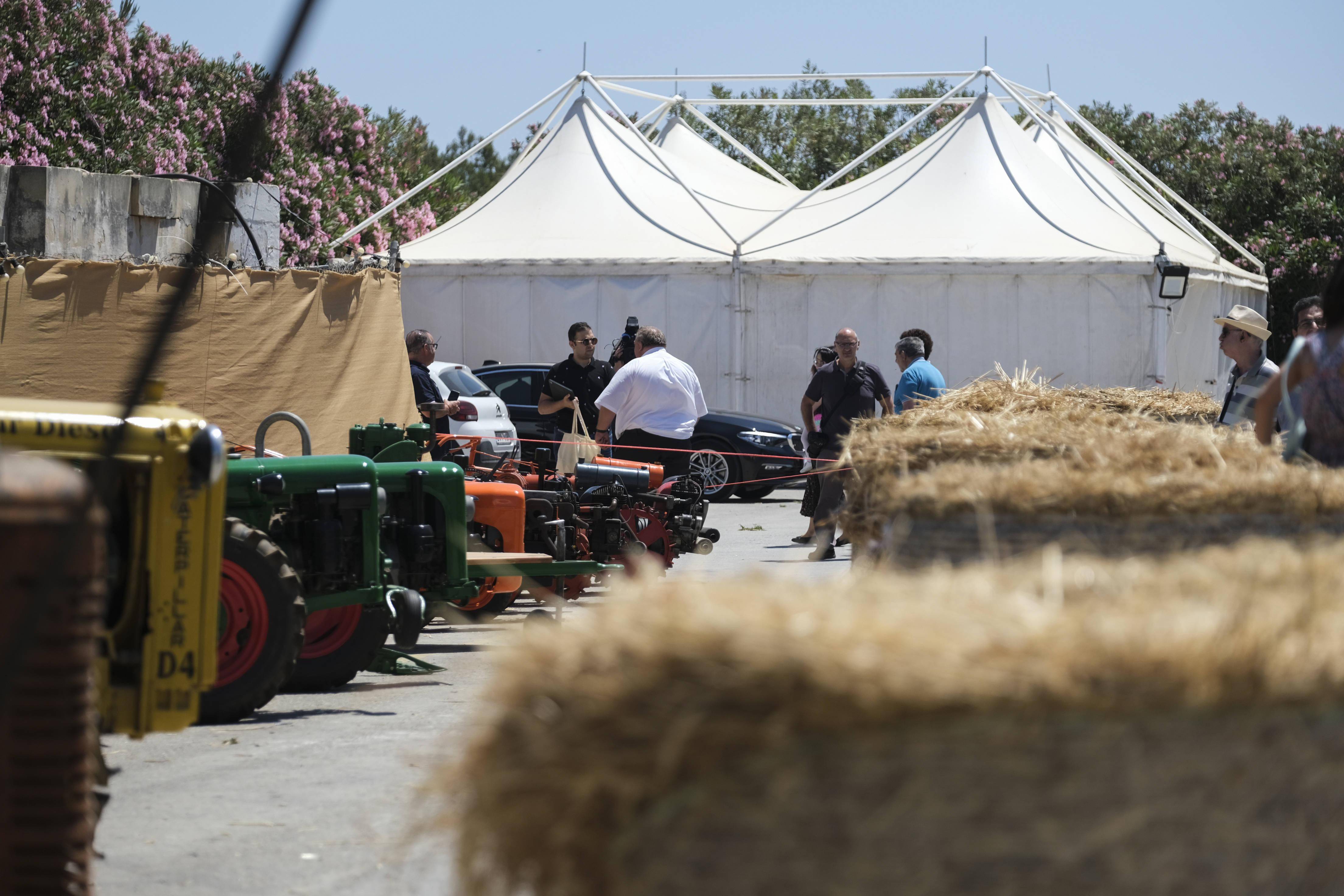 5月21日，人们在马耳他塔卡里的马耳他首届农业博览会上参观。