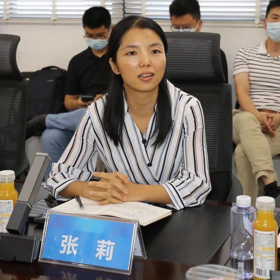 深圳南玻显示器件科技有限公司技术总监张莉合影留念返回搜狐,查看