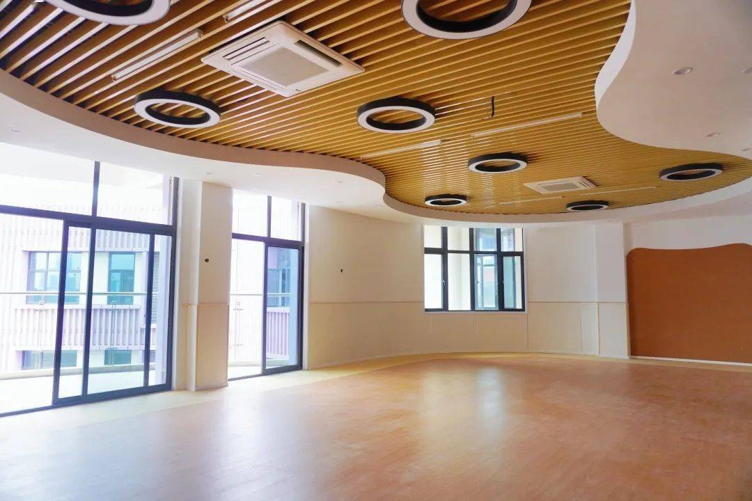 3陌桑幼儿园海盐县陌桑幼儿园是教育局举办的公办幼儿园,由万禄幼儿园