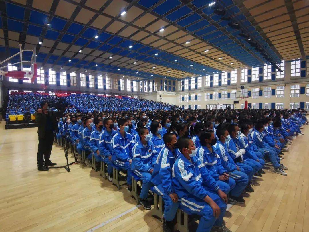 开发区公安分局法制教育进八中校园