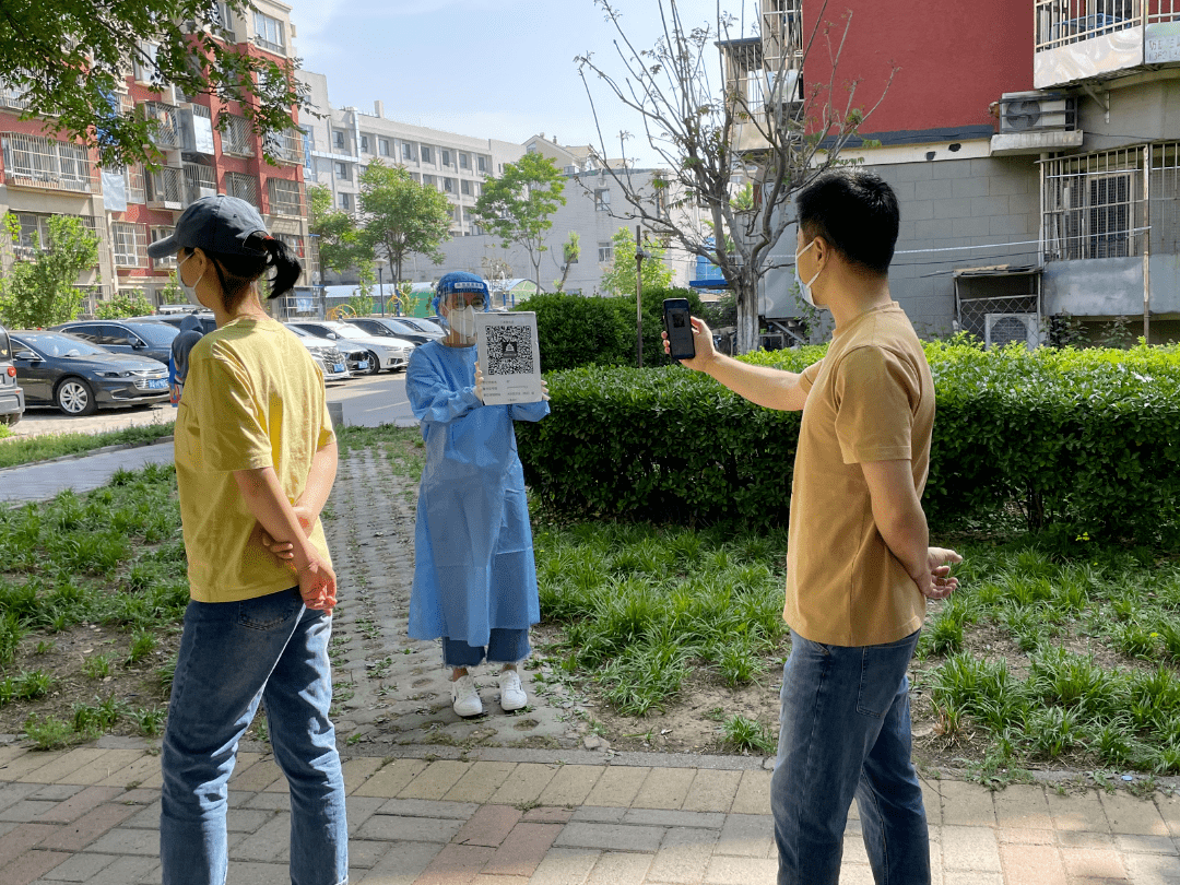 战疫风采张汉龙全力以赴尽显担当