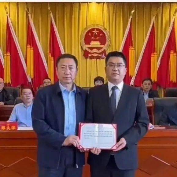 刚刚发布! 会议通过表决,杨绪春任镇雄县代理县长_服务_微信_八卦