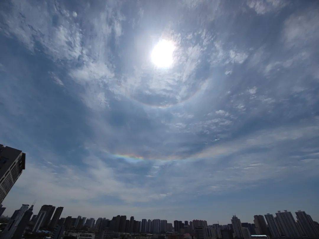 我们就一起来欣赏简直不要太美丽~才有的"七色云彩"就出现了这原本只