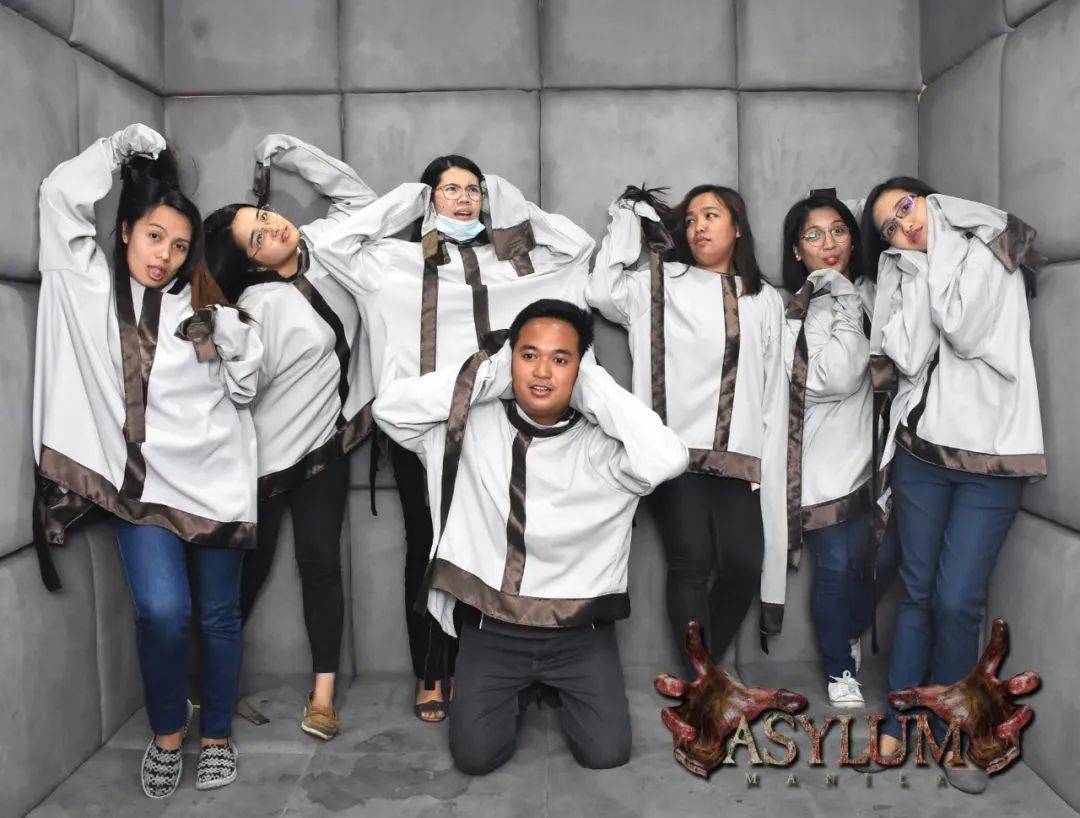 菲律宾最大恐怖主题乐园开业密室逃脱僵尸漆弹挑战你的胆量