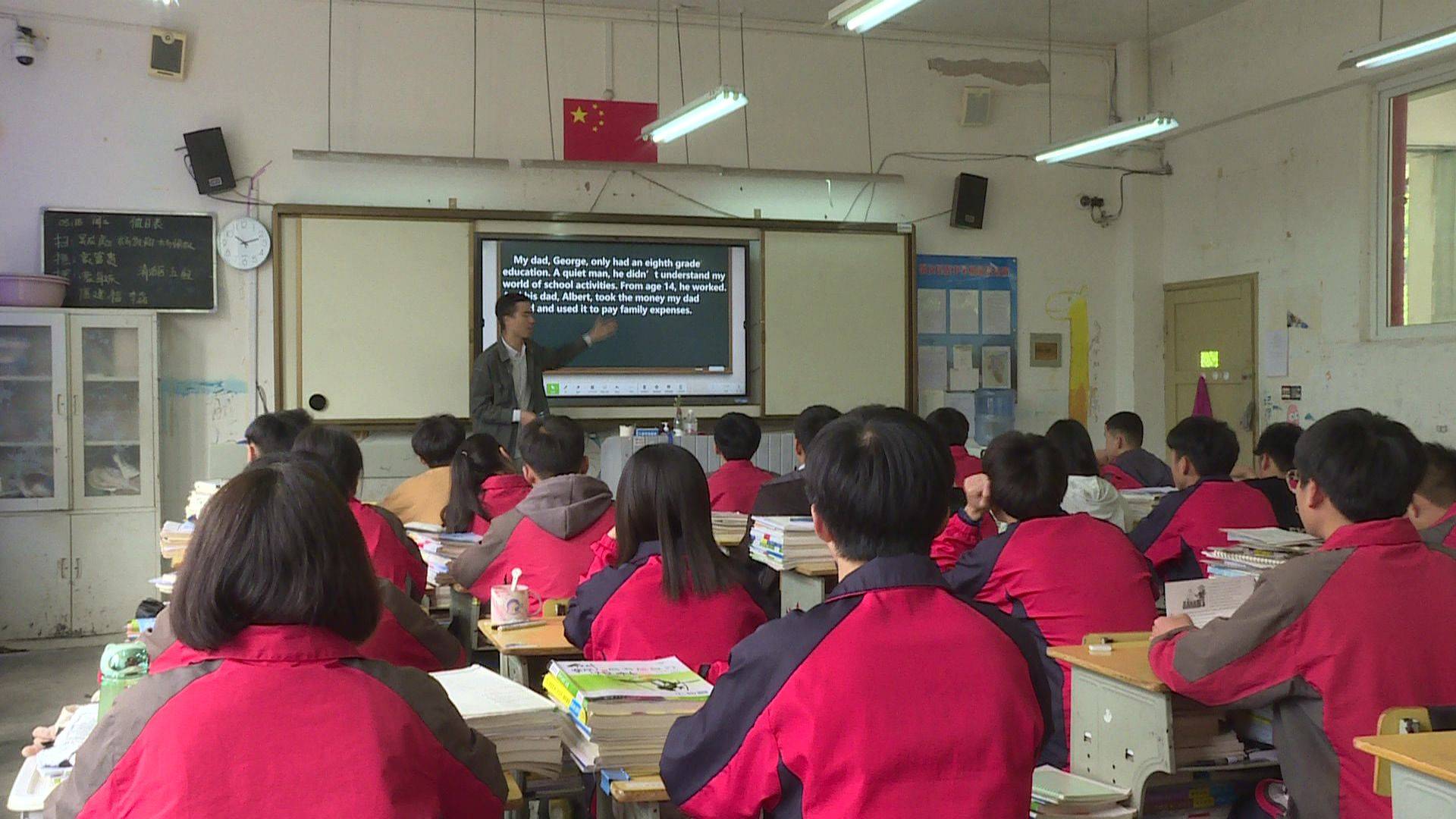支教团的老师们将佛山地区先进的教育理念和教学方法带进雷山民中
