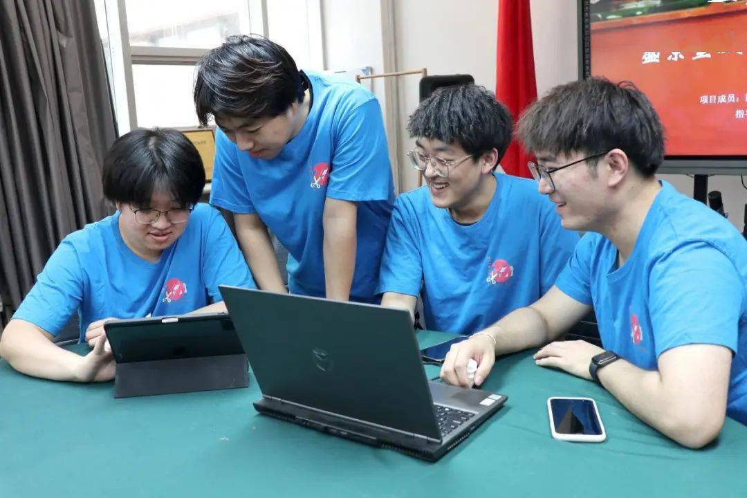 美·誉 | 染织服装艺术设计学院创新创业团队在第九届辽宁省大学生