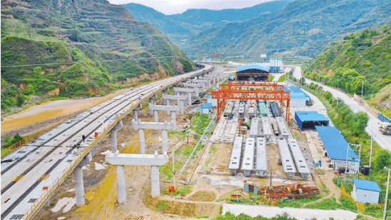 景禮高速建設現場堅持把項目建設作為