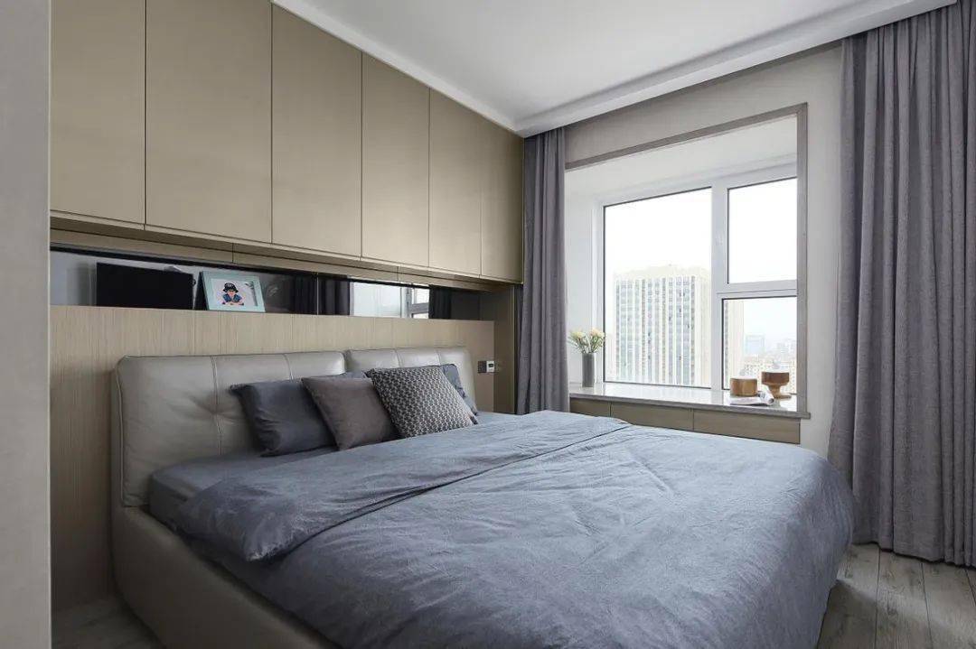 卧室收纳不全靠衣柜床头设计成立体型储物量增大不少