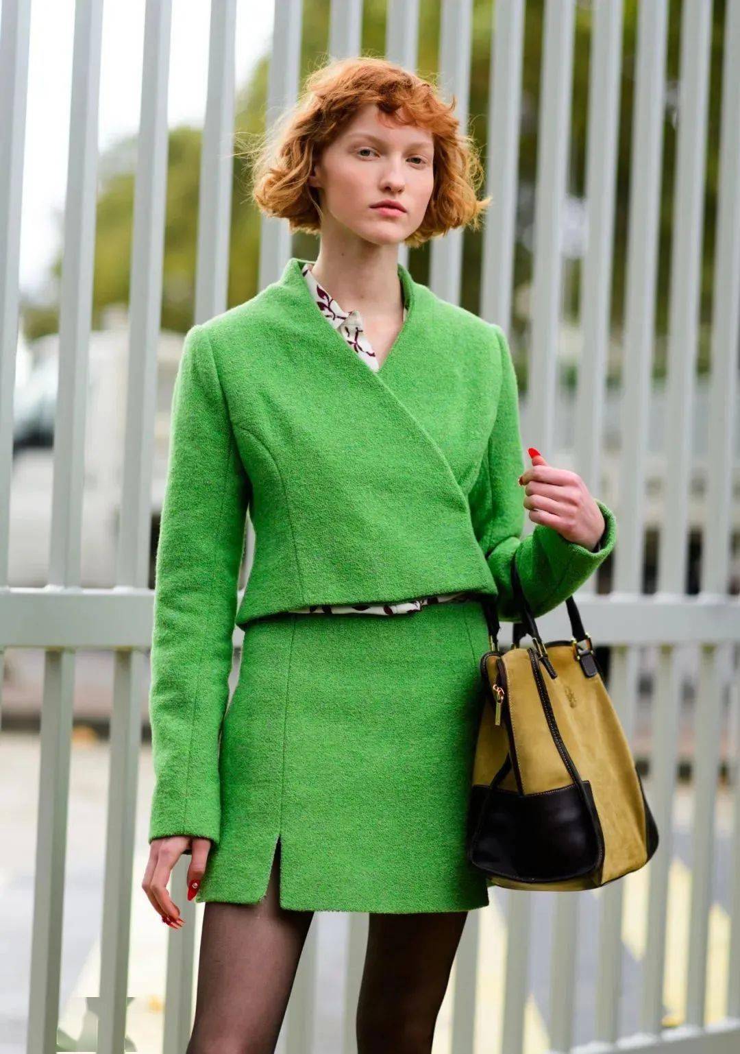 今年夏天流行这个高级感绿色,时髦衬肤,巨好看!_look_衬衫_肤色