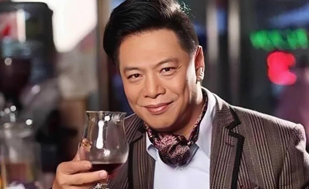 身材消瘦精神佳,三年前不幸中风一度险死_李健仁_轮椅_病情