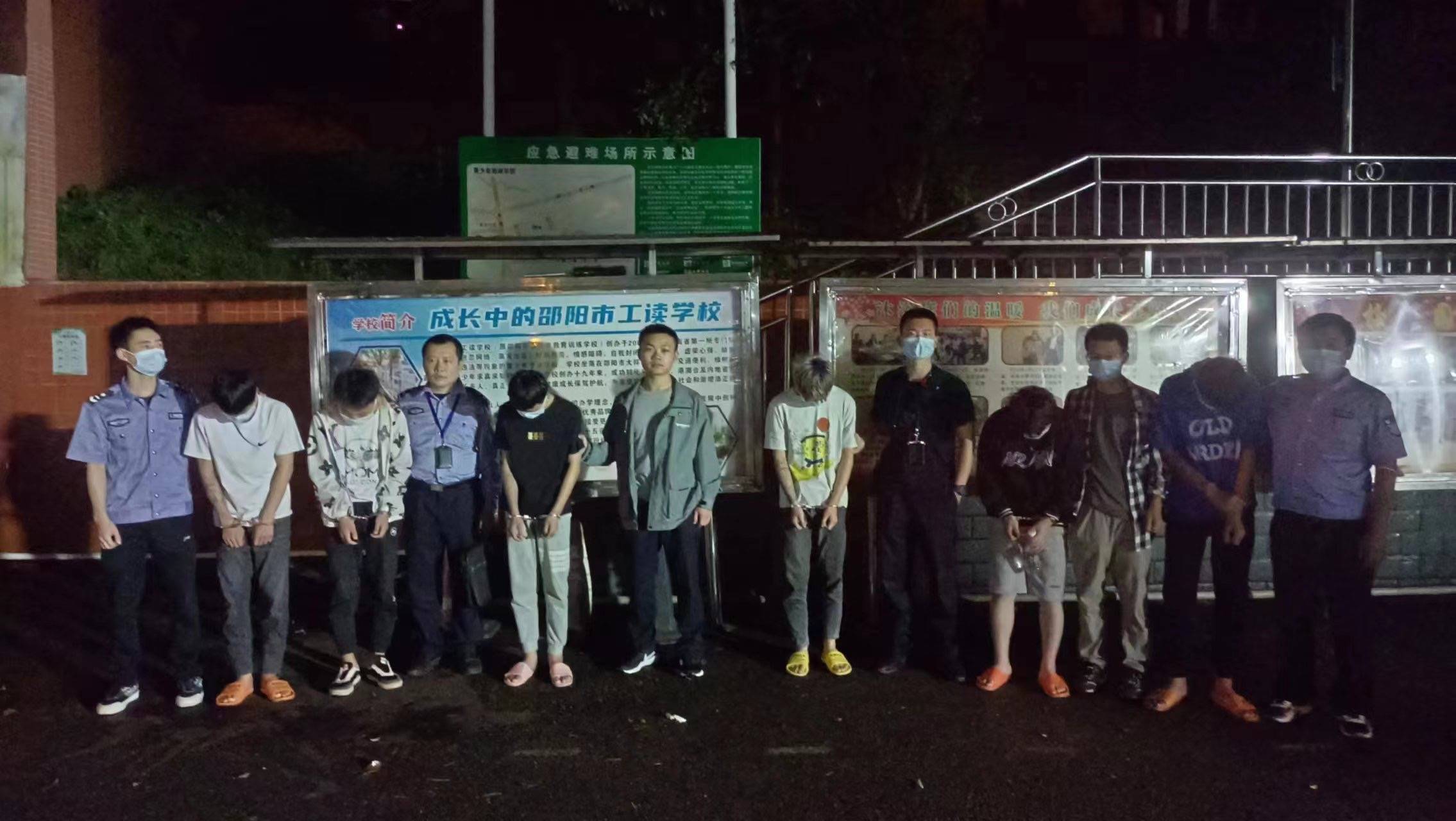 大快人心郴州这个团伙连续撬盗20多家商铺落网了