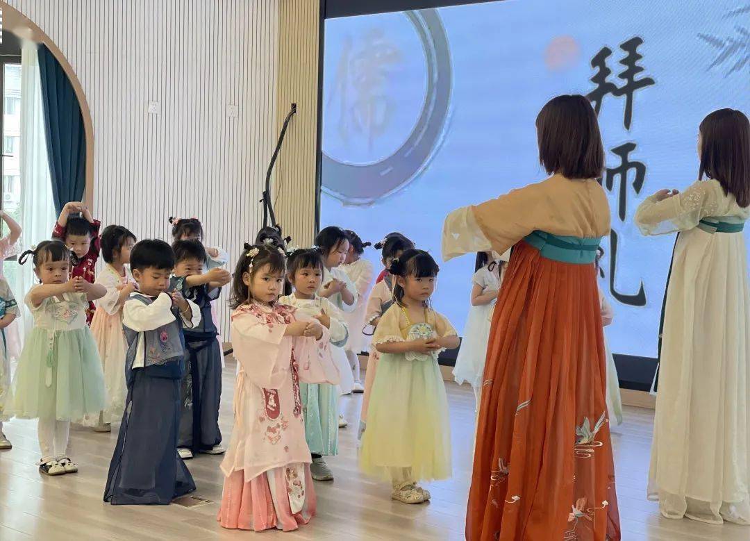 着汉服品古韵习礼仪这所幼儿园的开园系列活动超吸睛