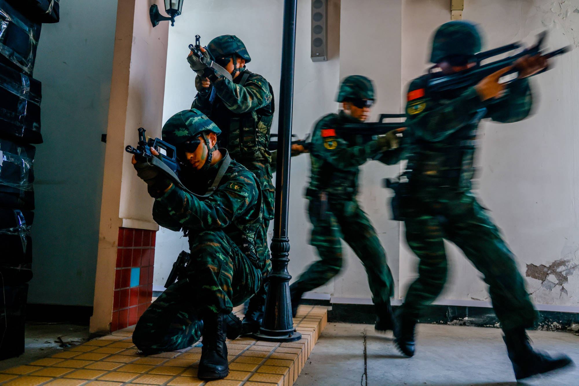 超然直击武警天津总队特战队员反劫持演练现场