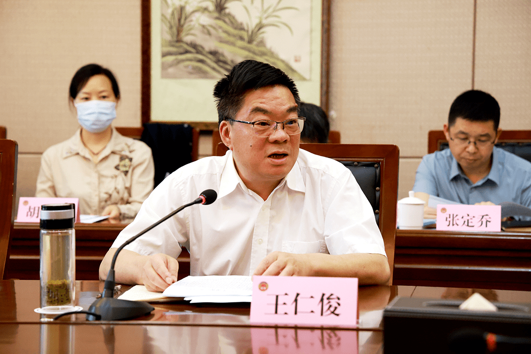 医保中心主任杨军宜昌市卫健委四级调研员王代全一一进行回应9292