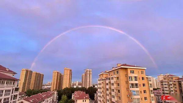 美霸州两道彩虹现身太阳雨刷爆朋友圈