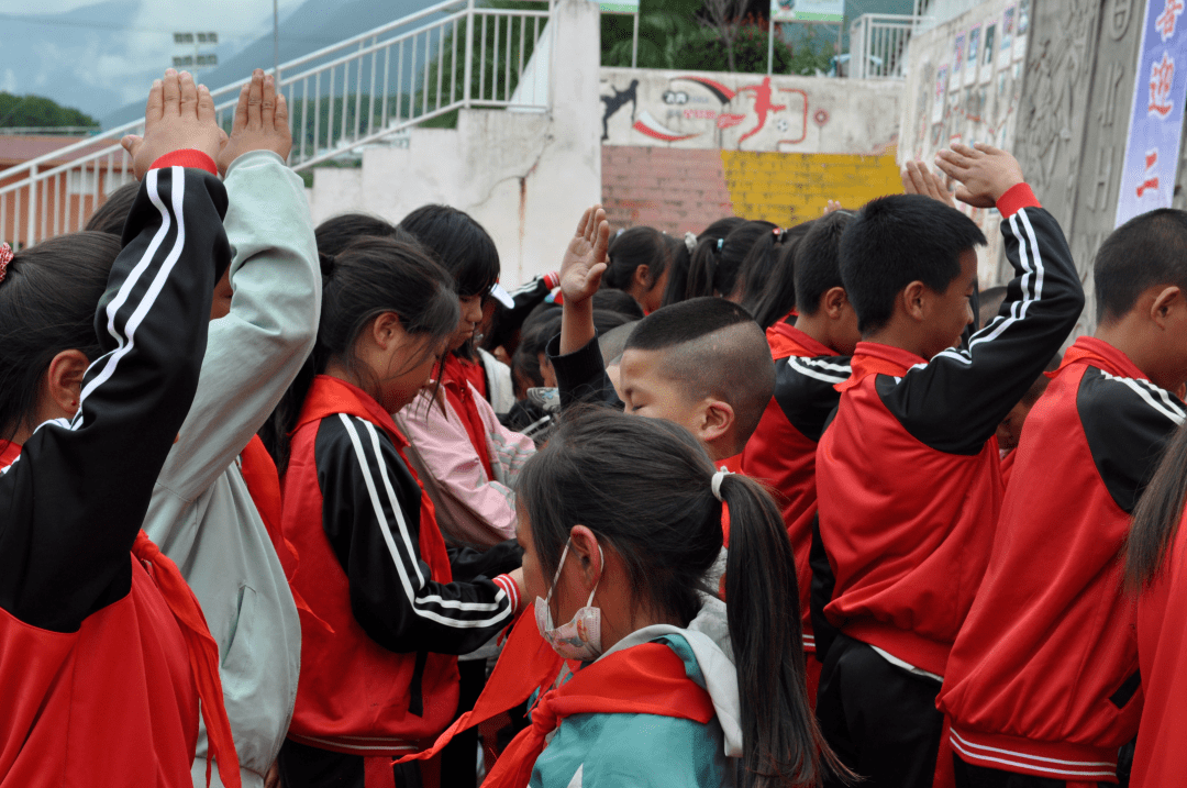 普格县附城小学图片