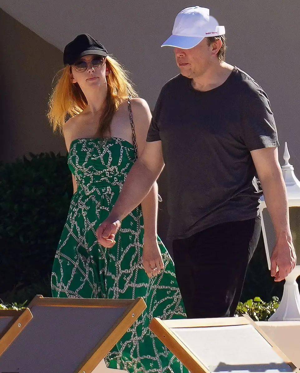 娜塔莎·巴塞特_来自_版权