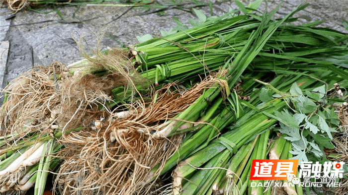 等十餘種中草藥構成,品種豐富,具有驅蟲止癢,祛風溼,防病健身等功效