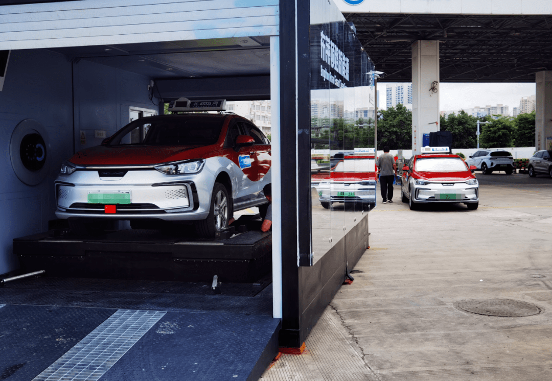 北海市北汽eu5新能源出租车换电站正式投入运营,日服务能力可达400