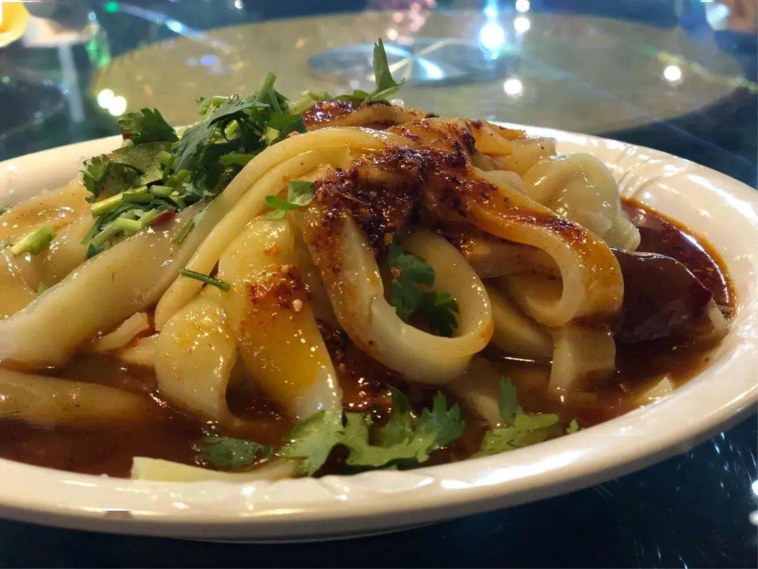 美食丨在乌鲁木齐吃遍新疆凉皮