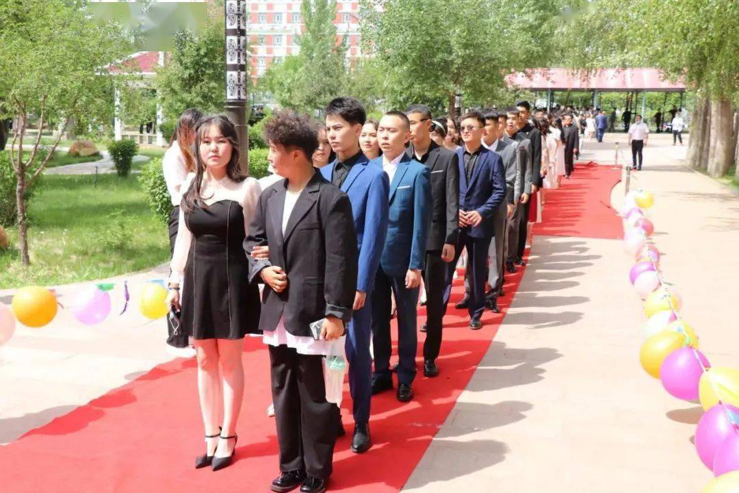 富蕴县高级中学2022届高三毕业典礼暨成人礼