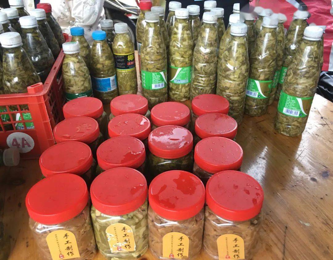 阿婆黑豆腐,沉香製品等18種本地特色農產品以及縣消費扶貧專館攜福山