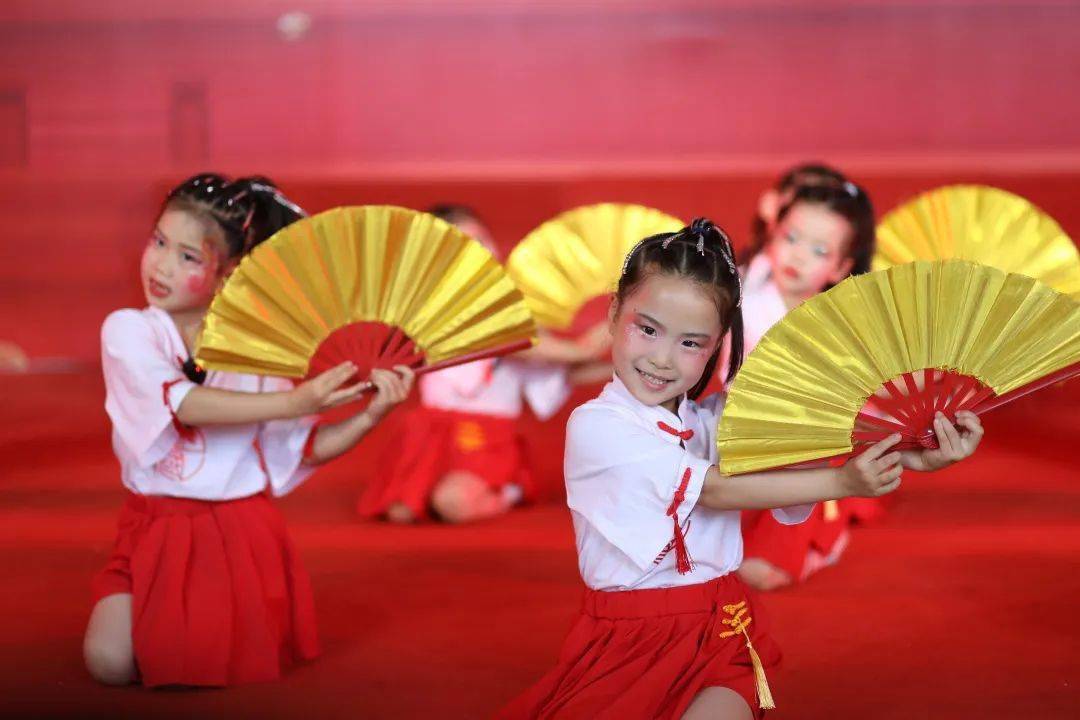 香约六一艾上端午希望幼教香榭幼儿园六一戏曲汇演