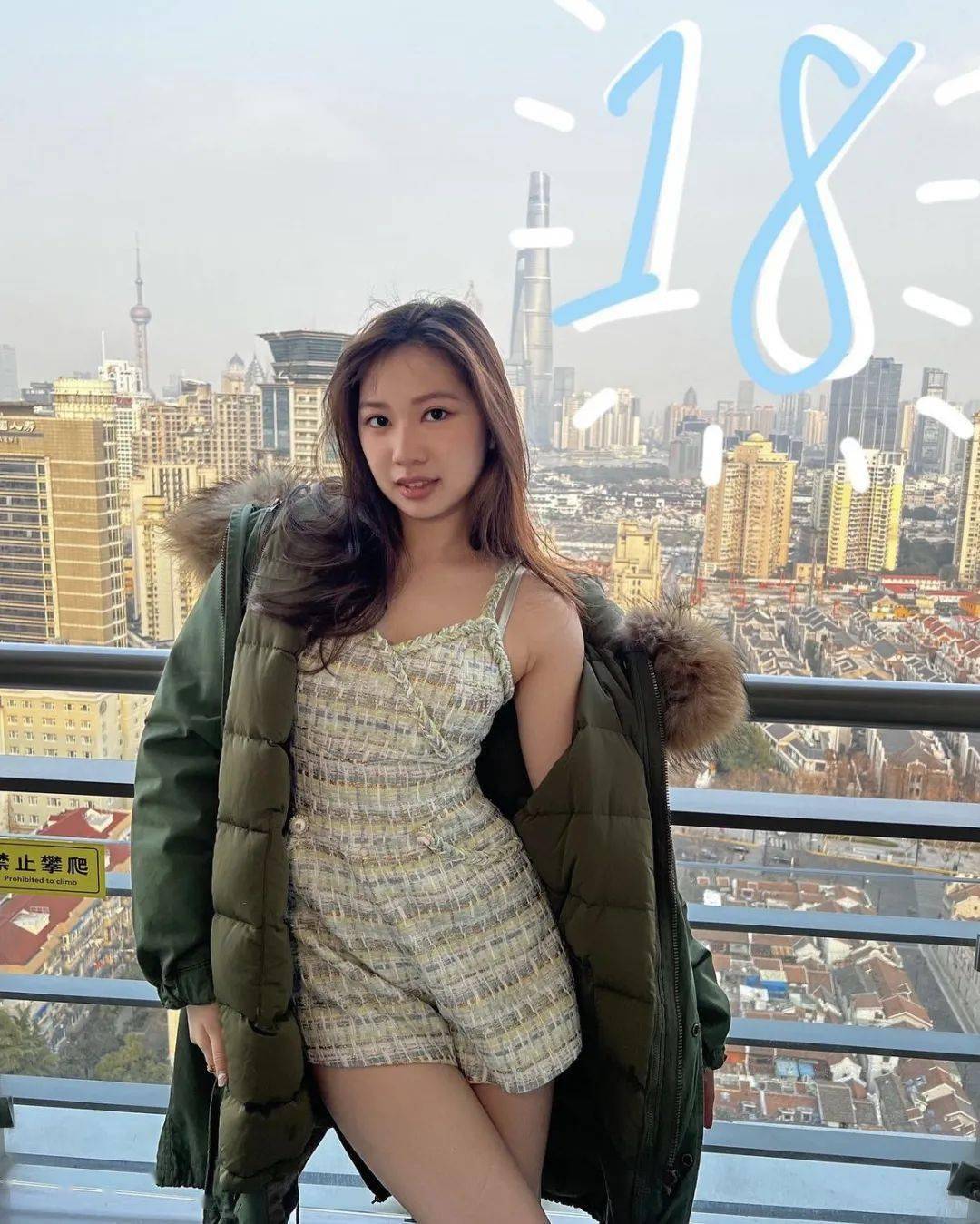 甄子丹和汪诗诗的儿子名叫甄济嘉,如今也已经14岁了,姐弟俩的生活一直