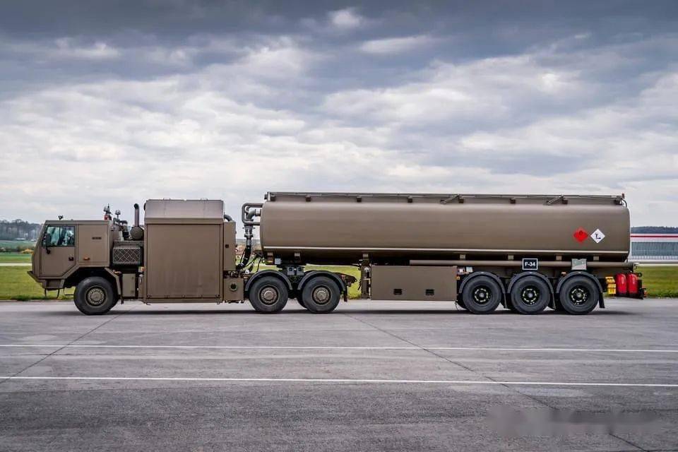 机场加油车中的少数派捷克kobit基于太脱拉8157底盘打造的半挂加油车