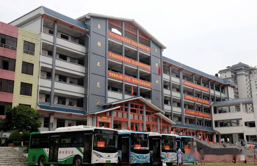 融水苗族自治县分别在融水中学和县民族高中设置考点,2755名考生满怀