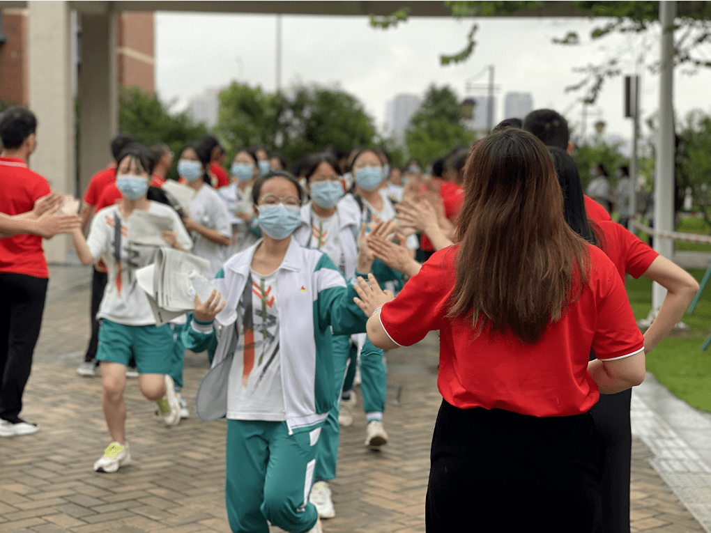 珠海前5所高中校服图片