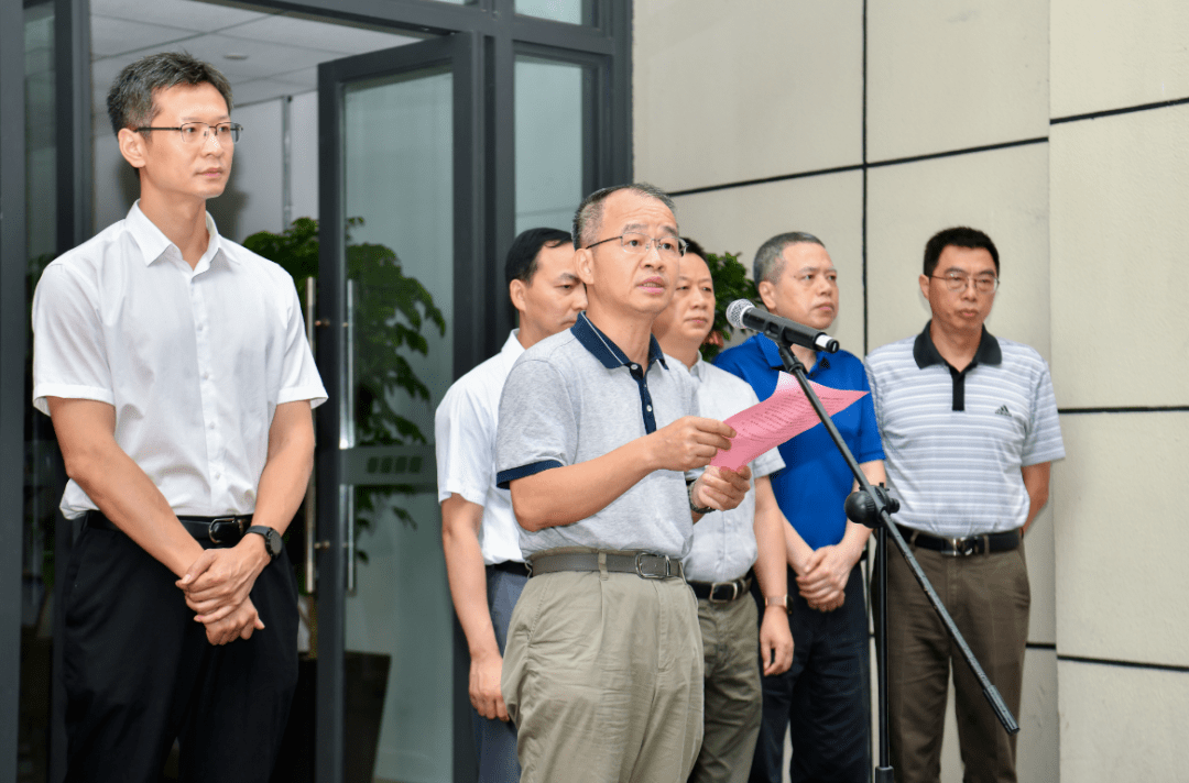 福州地铁集团公司党委书记,董事长黄朝光在致辞中强调,成立二延和六调