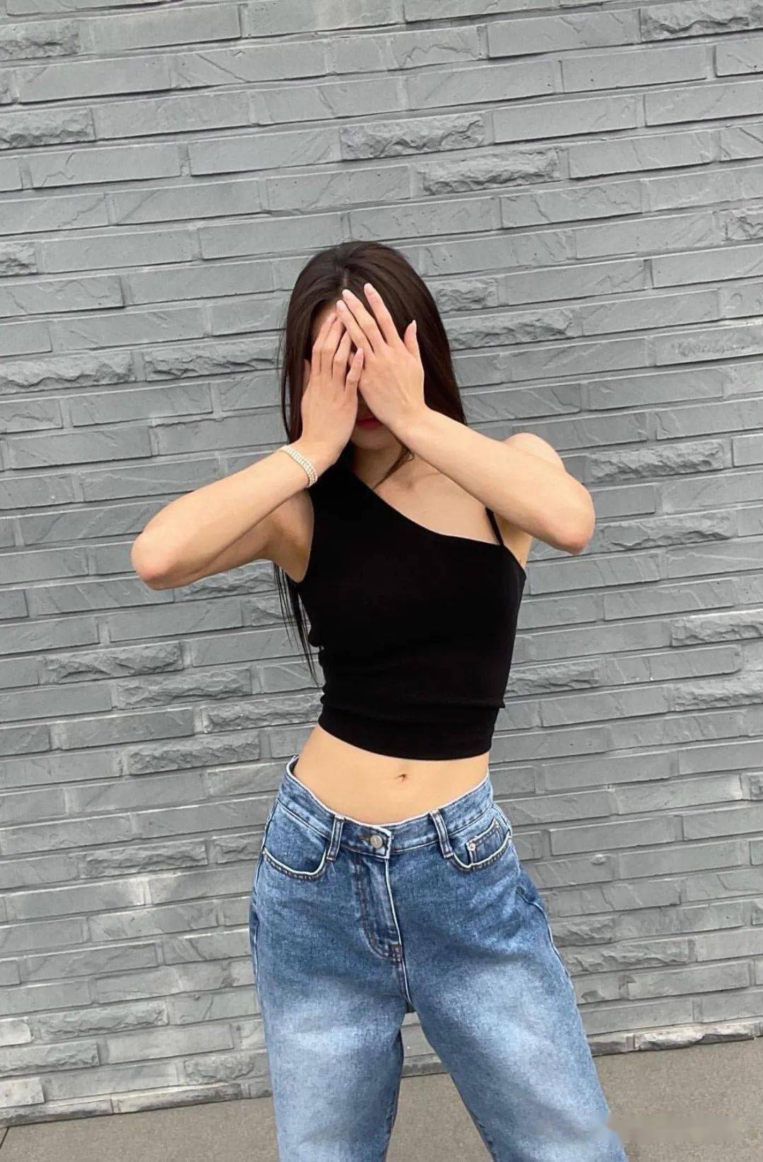 "平坦小腹,蚂蚁腰",韩国女星yooa晒近照秀性感身材