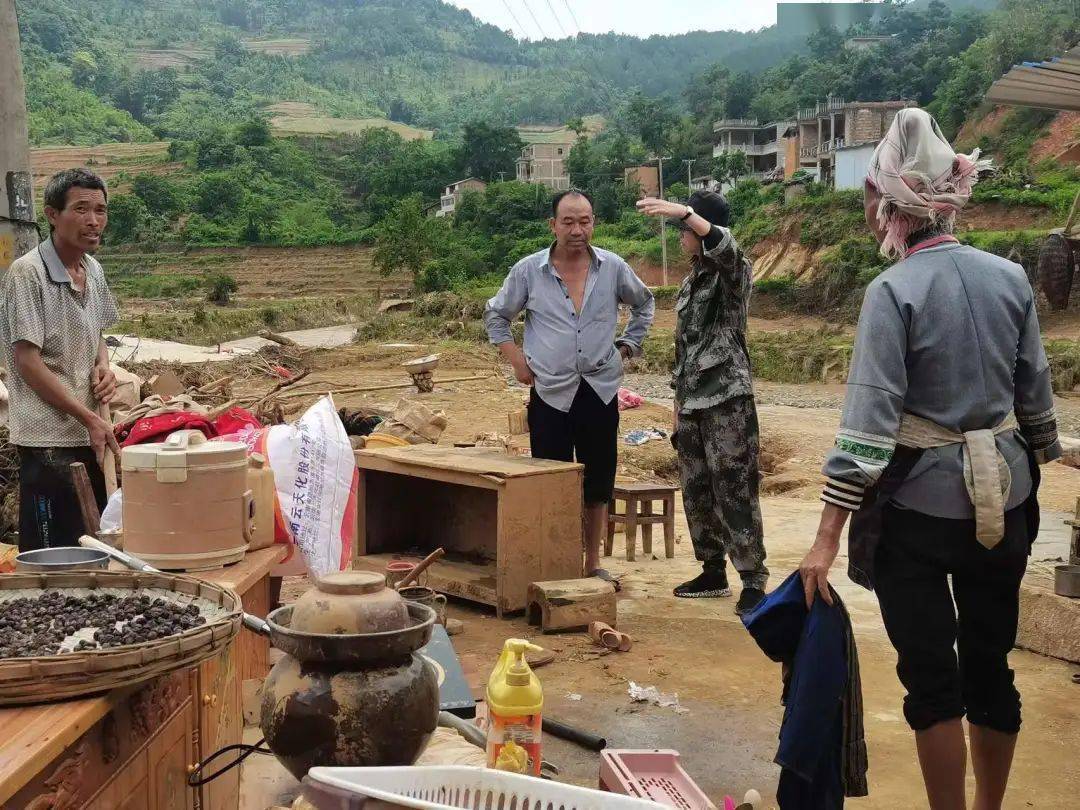 丘北温浏:抗洪救灾下书写青春篇章