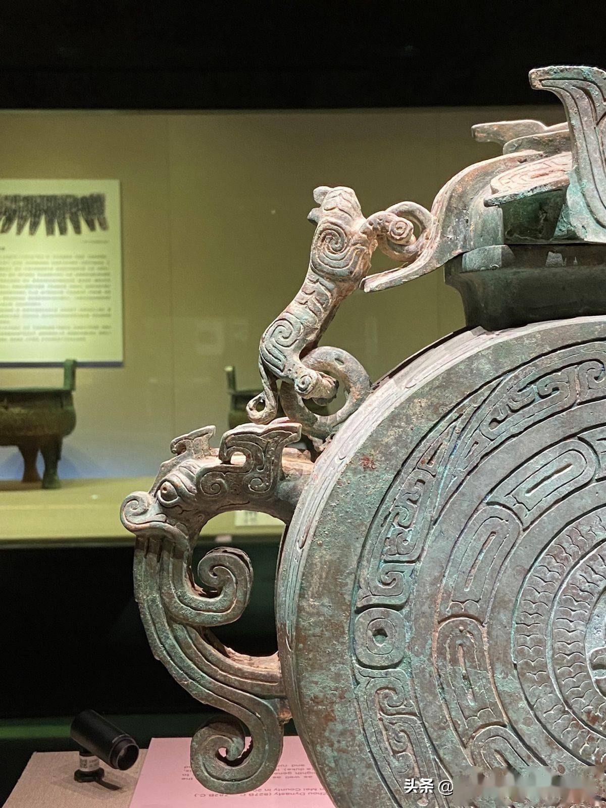 宝鸡:一件构思奇巧的青铜盉_逨盉_老虎_扳手