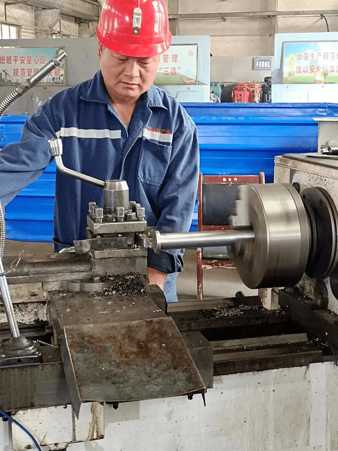 天山矿业公司机电科加工车间班长 戴广付