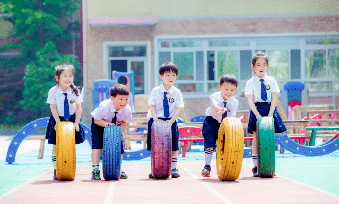 给幼儿园小朋友的毕业照拍摄姿势图鉴