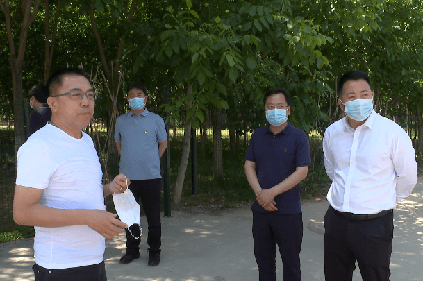 图文:副区长李子腾围绕农林经济到东高村镇调研