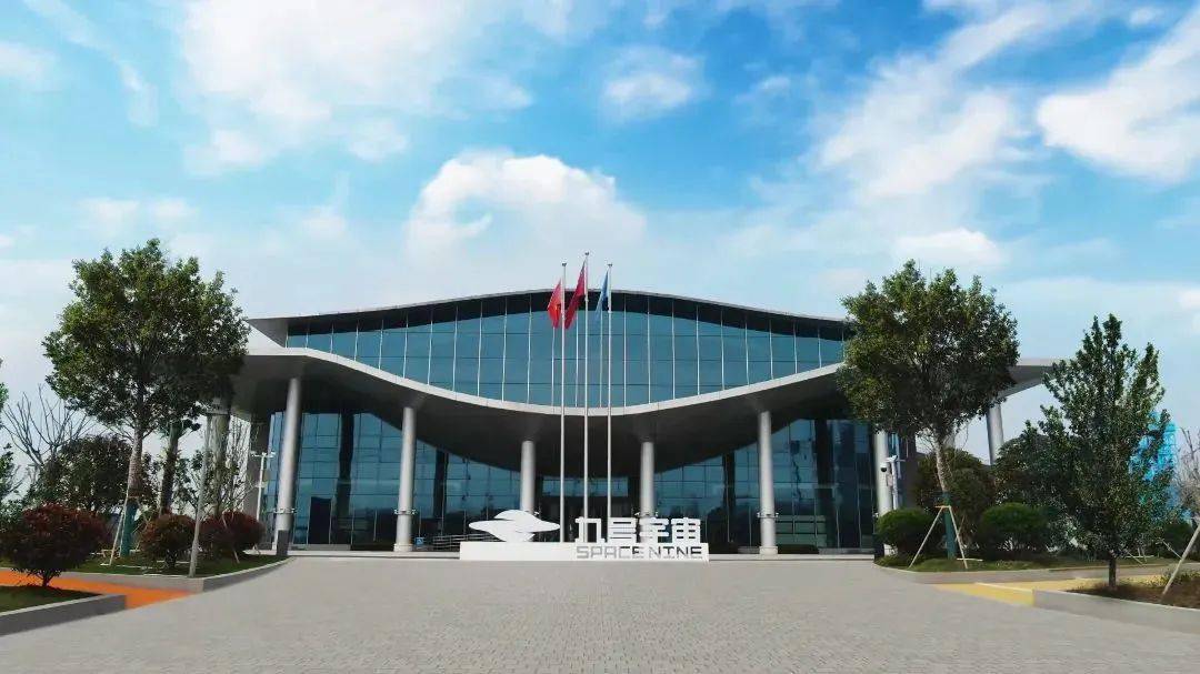 松滋九号宇宙航天探索中心是湖北省首家航天探索主题科普体验馆,室内