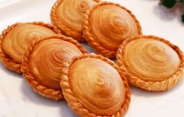 相传乾隆二次南巡时,来到洋河镇微服私访,在"三巧酒家"品尝美食.