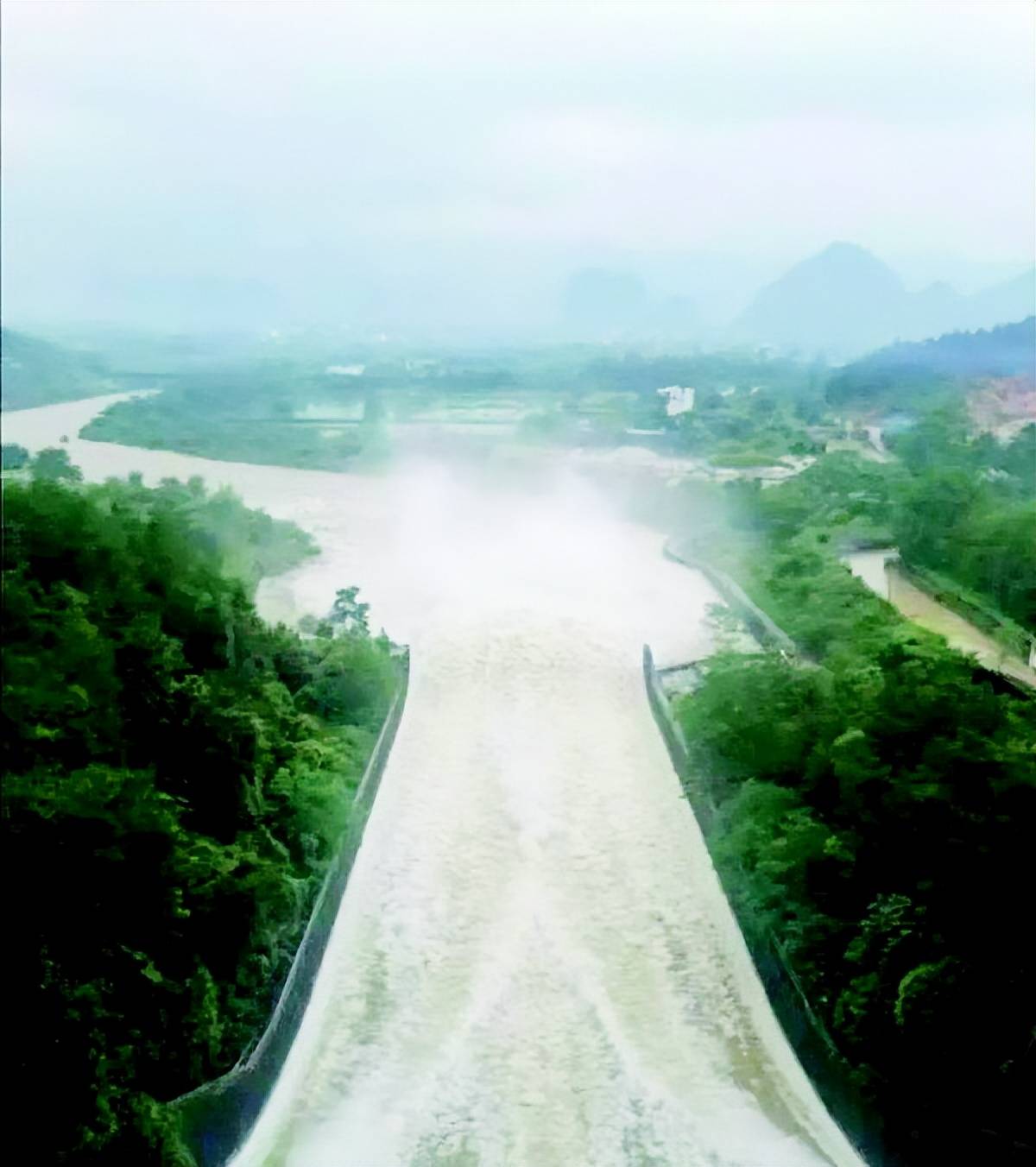 我市建设的青狮潭,小溶江,斧子口等漓江上游水库群发挥吐纳功能,在