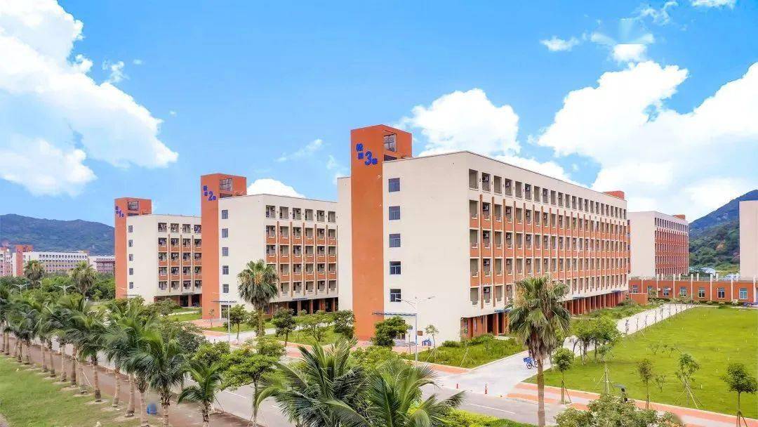 千万别报考珠海高校否则