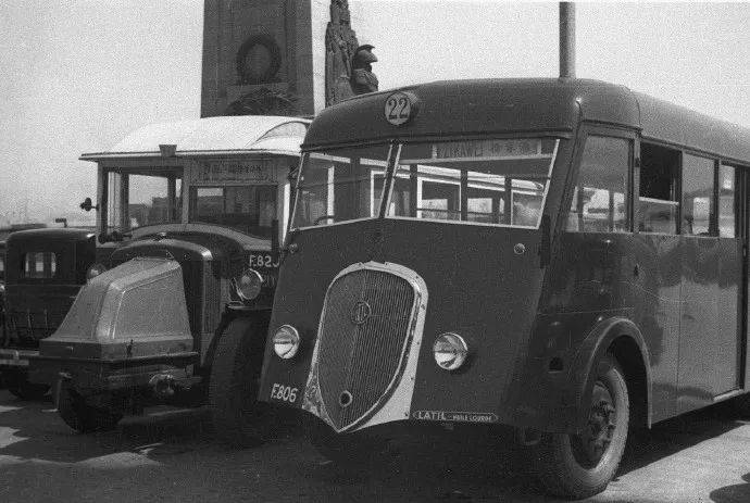 老照片 民国上海街头的公交车_ttt_平台_力贵