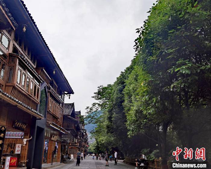 跨省游恢复景区“烟火气” 旅拍剧本杀受年轻人热捧