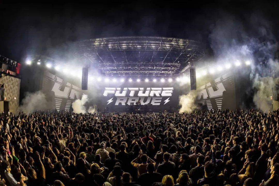 romero自己说的"回归本源",准确来说应是"true house和future rave的