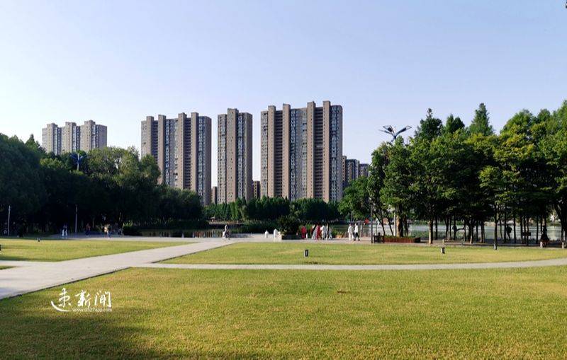 构筑了泗阳城市鲜明的符号,不断延展的城市绿地也让市民享受了更多的