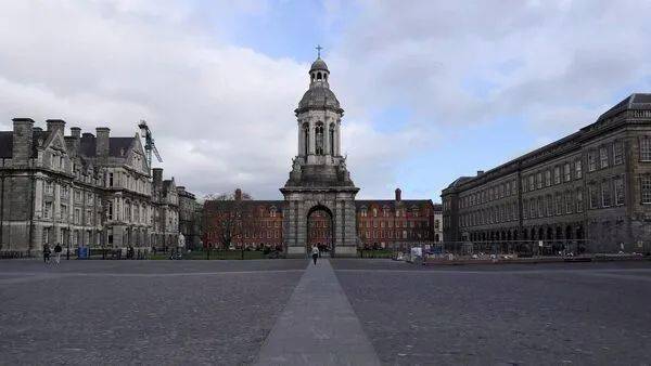 tcd和ucd中富裕家庭的学生比例超过全国平均水平的两倍
